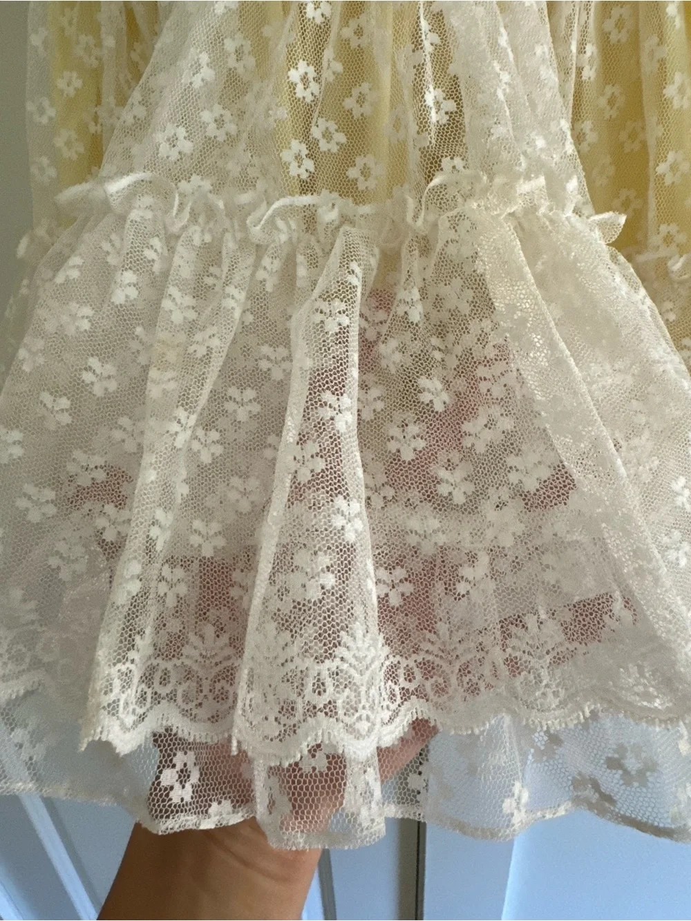 Vintage Golden Age Girls Size 6 Yellow White Floral Lace pageant dress